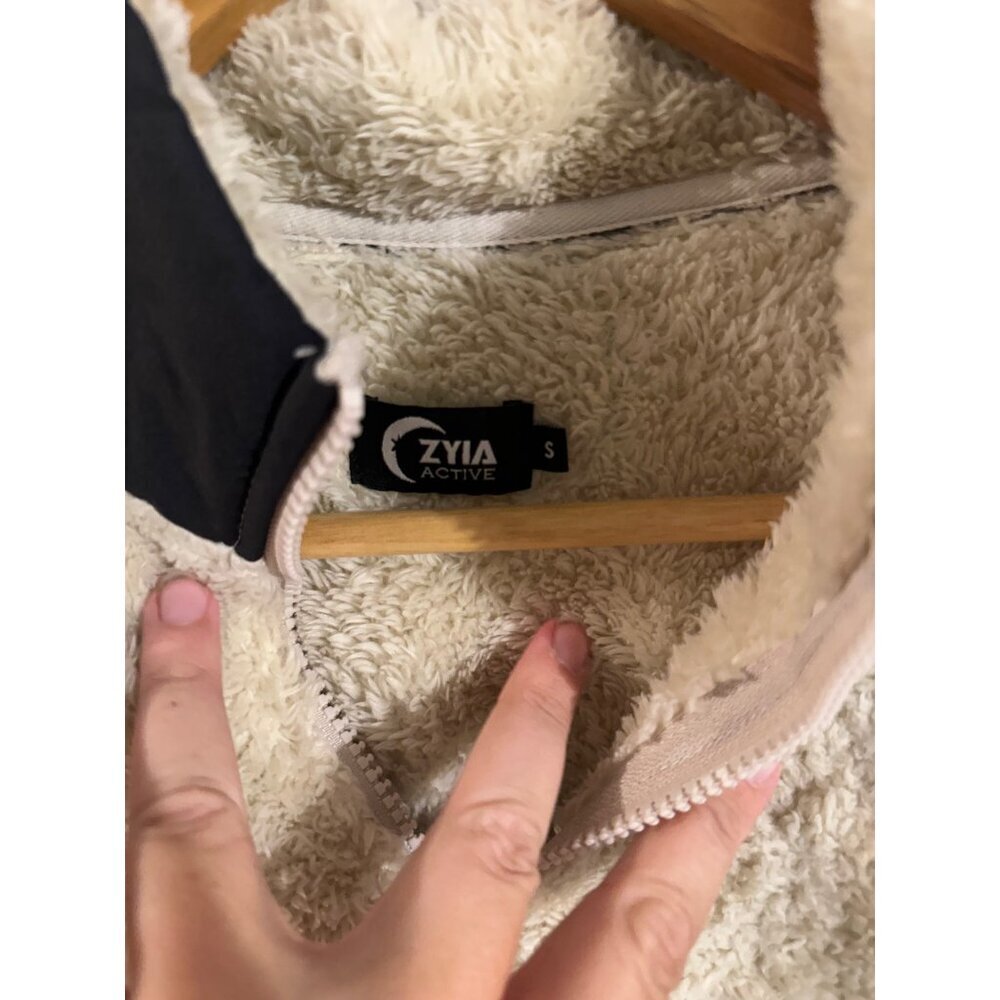 Y Zyia Active Cream Sherpa Fleece 1/4 zip Pullover Sweater - Picture 11 of 14